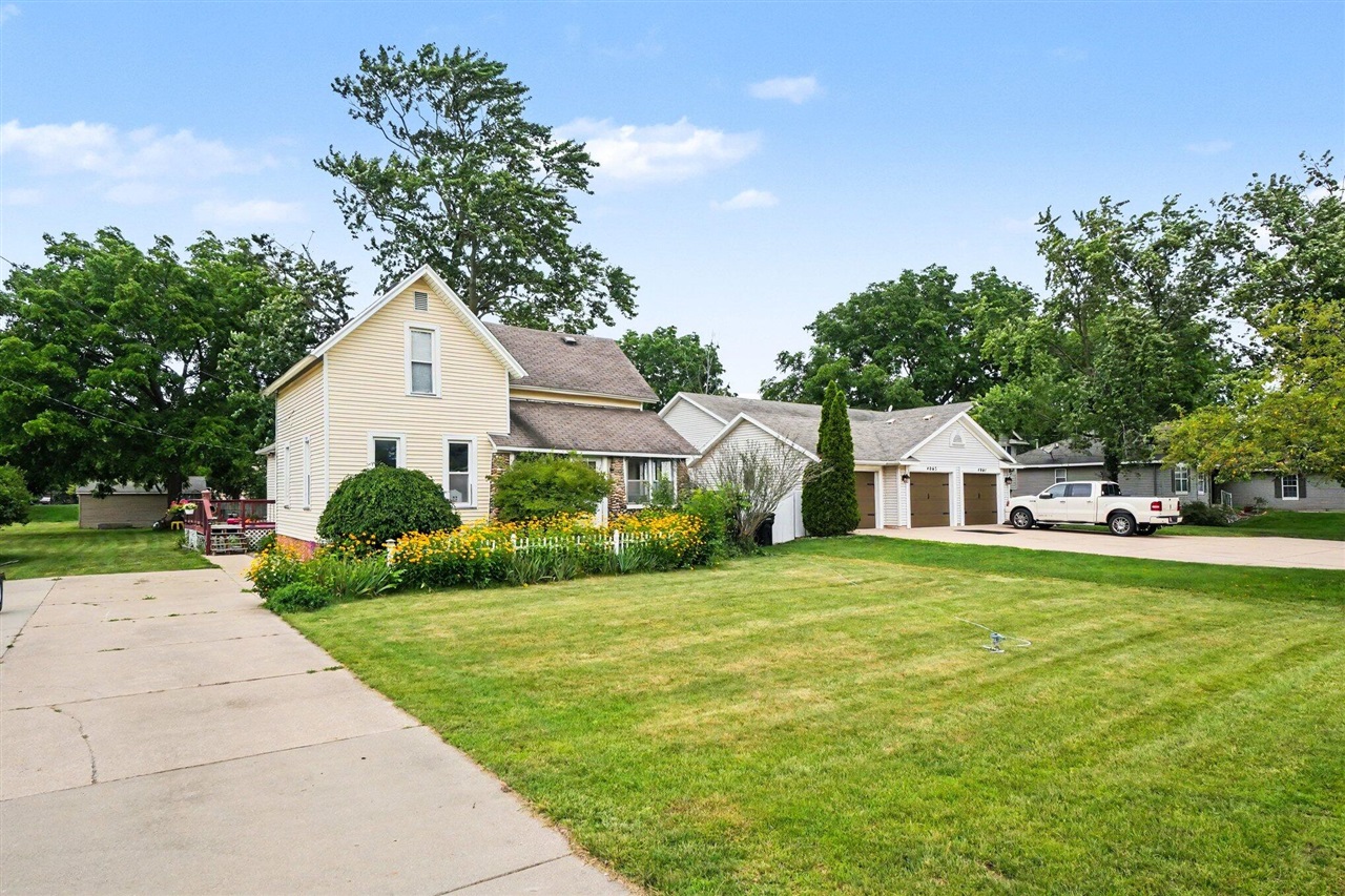 Single family home for sale at 4071 Ivanrest Ave, Grandville, MI 49418-2563 | MLS# 70549747