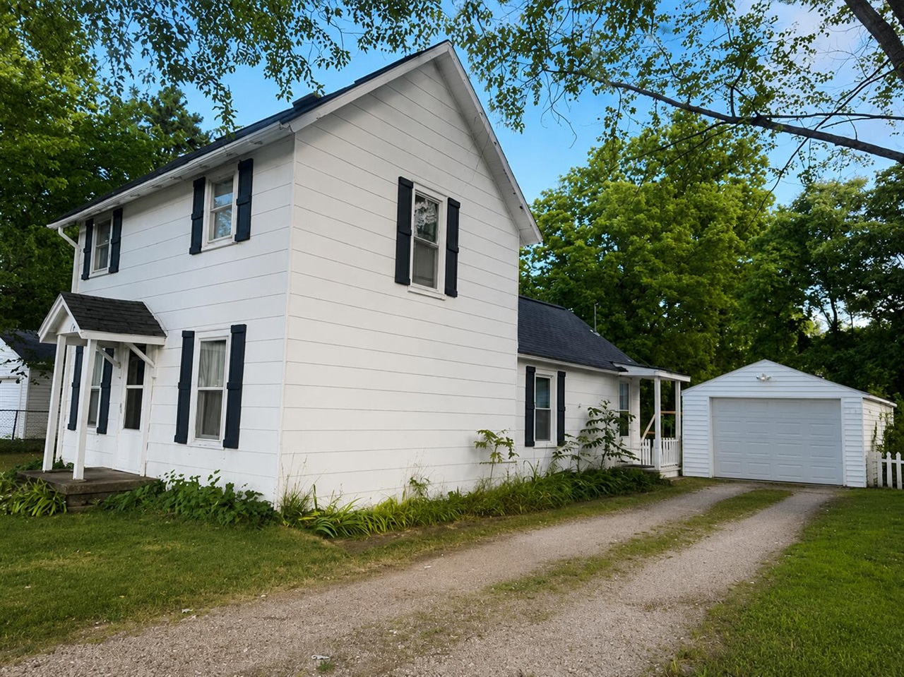 1st image of 28 W Post St, Newaygo, MI 49337 | MLS# 70549760