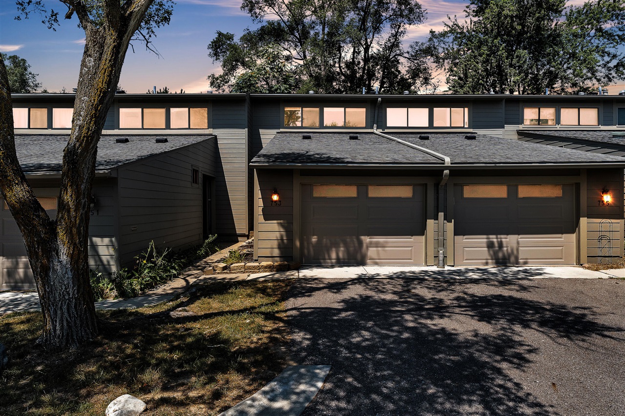 3rd image of 753 Peninsula Ct #305, Ann Arbor, MI 48105 | MLS# 70549795
