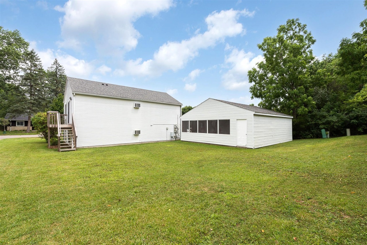 2nd image of 1670 Tudor Dr, Ann Arbor, MI 48103 | MLS# 70549798