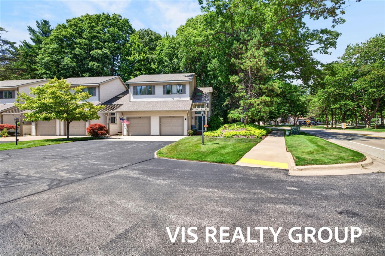 3rd image of 17879 Hidden Dunes Ln #E, Spring Lake, MI 49456 | MLS# 70549803