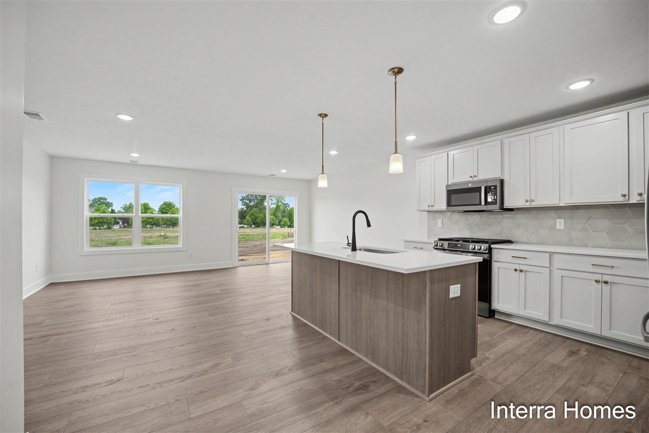 3rd image of 918 Indiana Ave, South Haven, MI 49090
