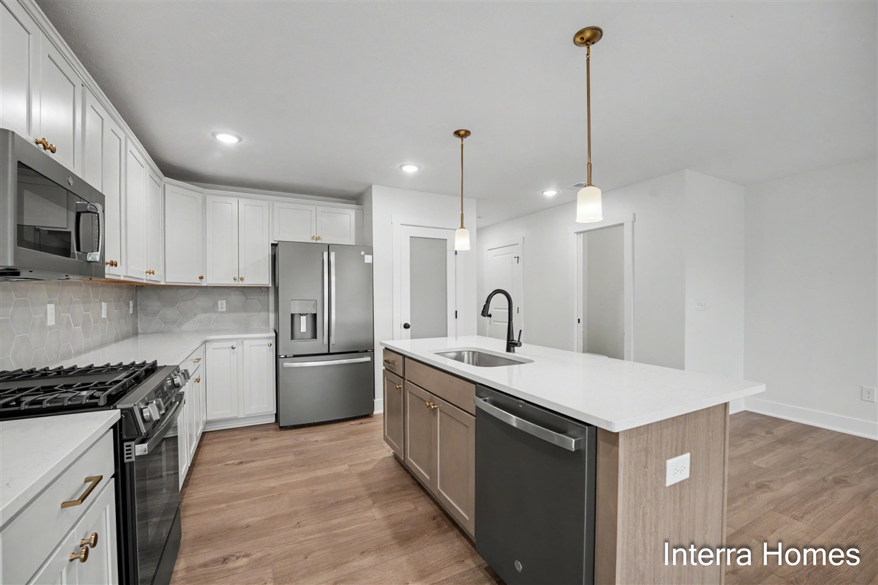 4th image of 918 Indiana Ave, South Haven, MI 49090
