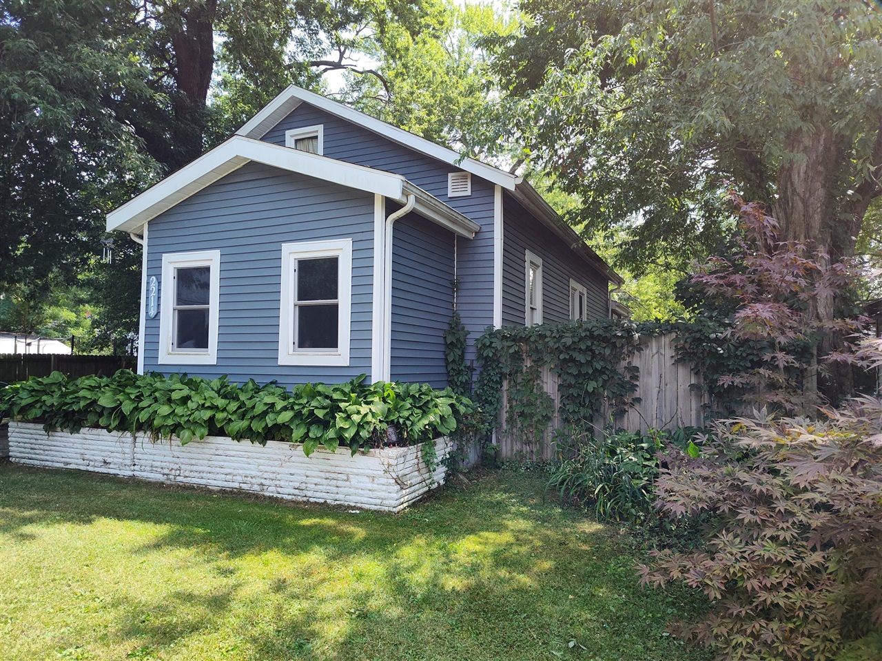 1st image of 2214 Kenilworth Ave, Kalamazoo, MI 49048 | MLS# 70549813
