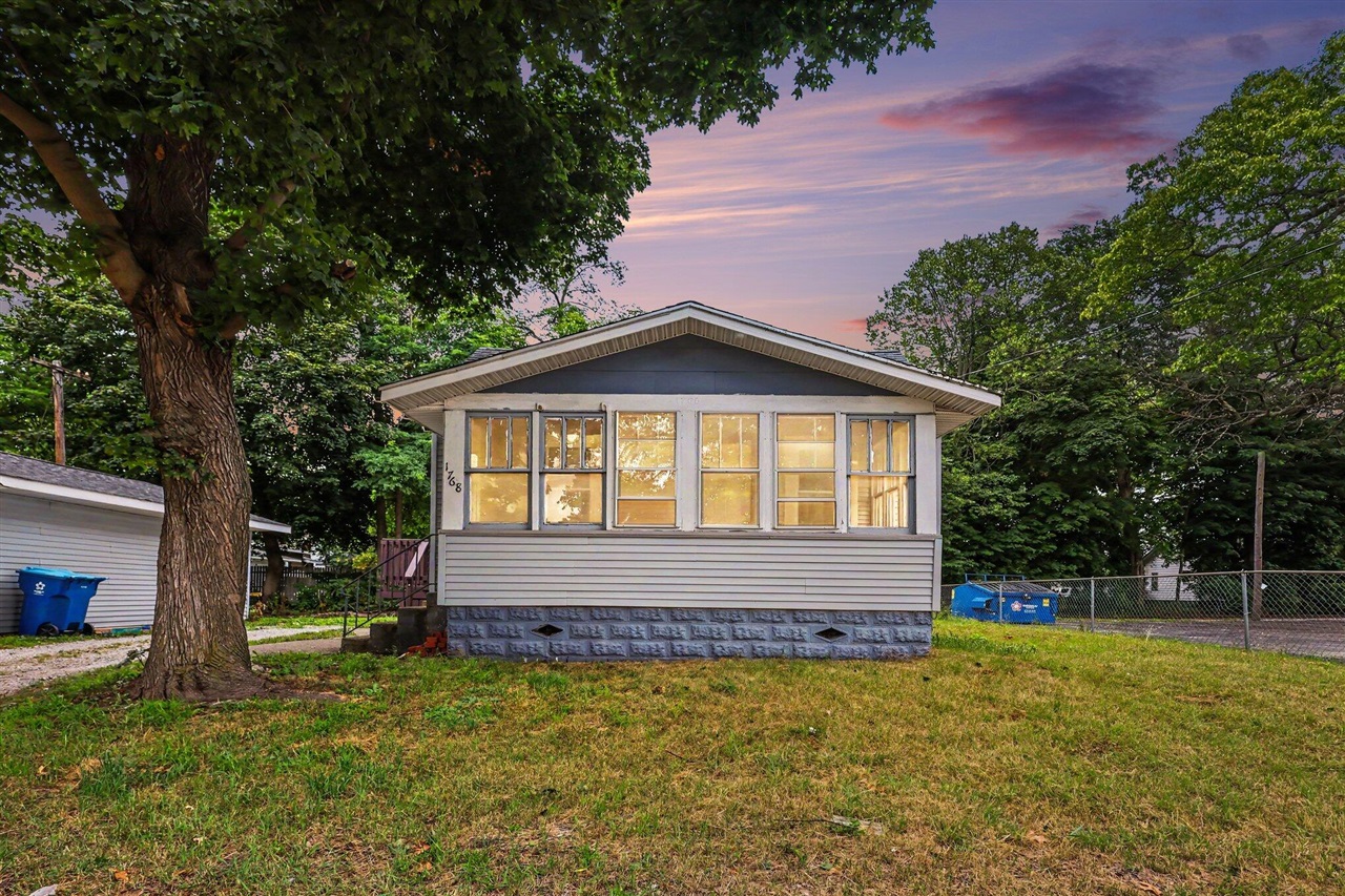 3rd image of 1768 Henry St, Muskegon, MI 49441 | MLS# 70549823