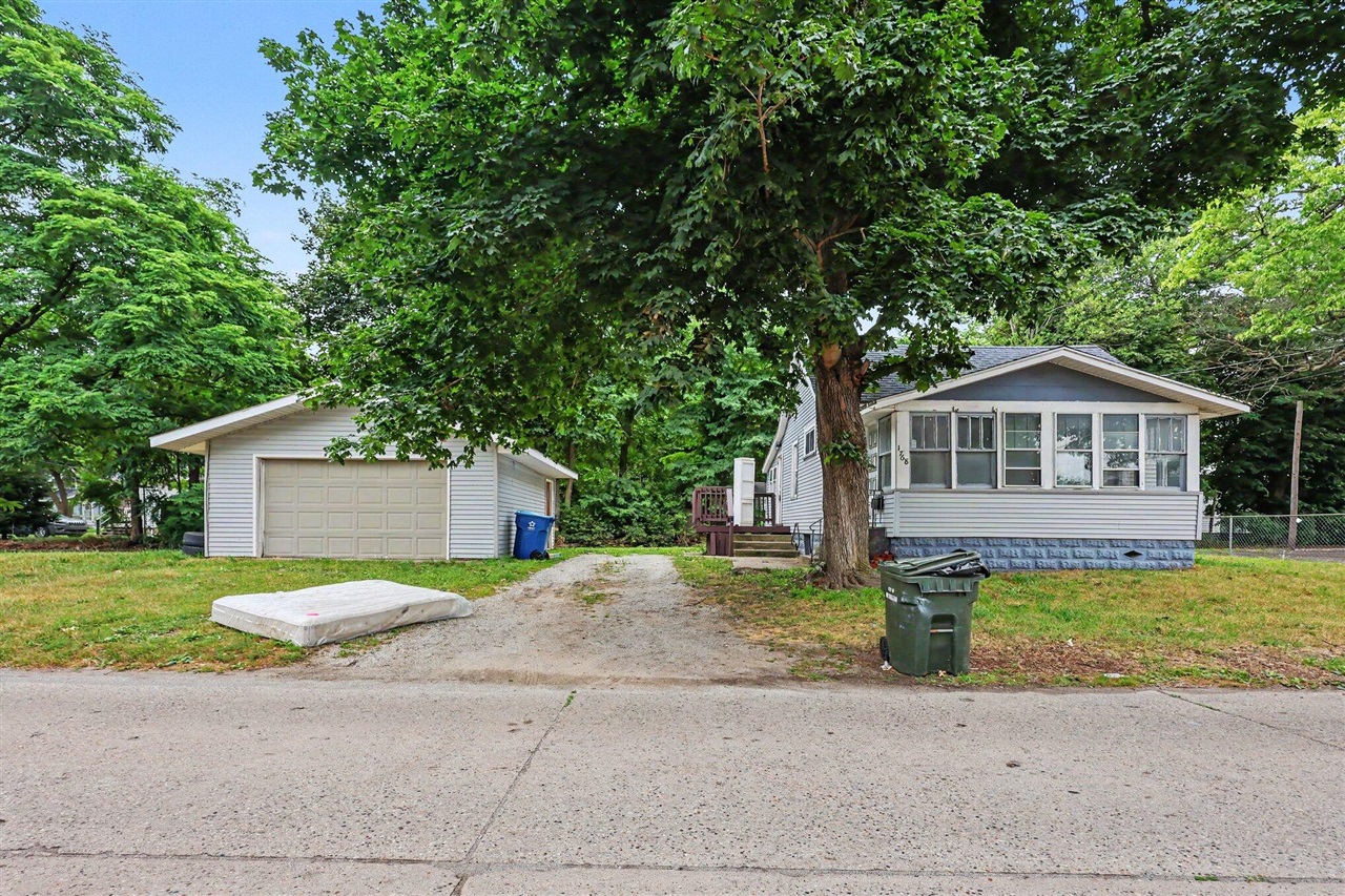 4th image of 1768 Henry St, Muskegon, MI 49441 | MLS# 70549823