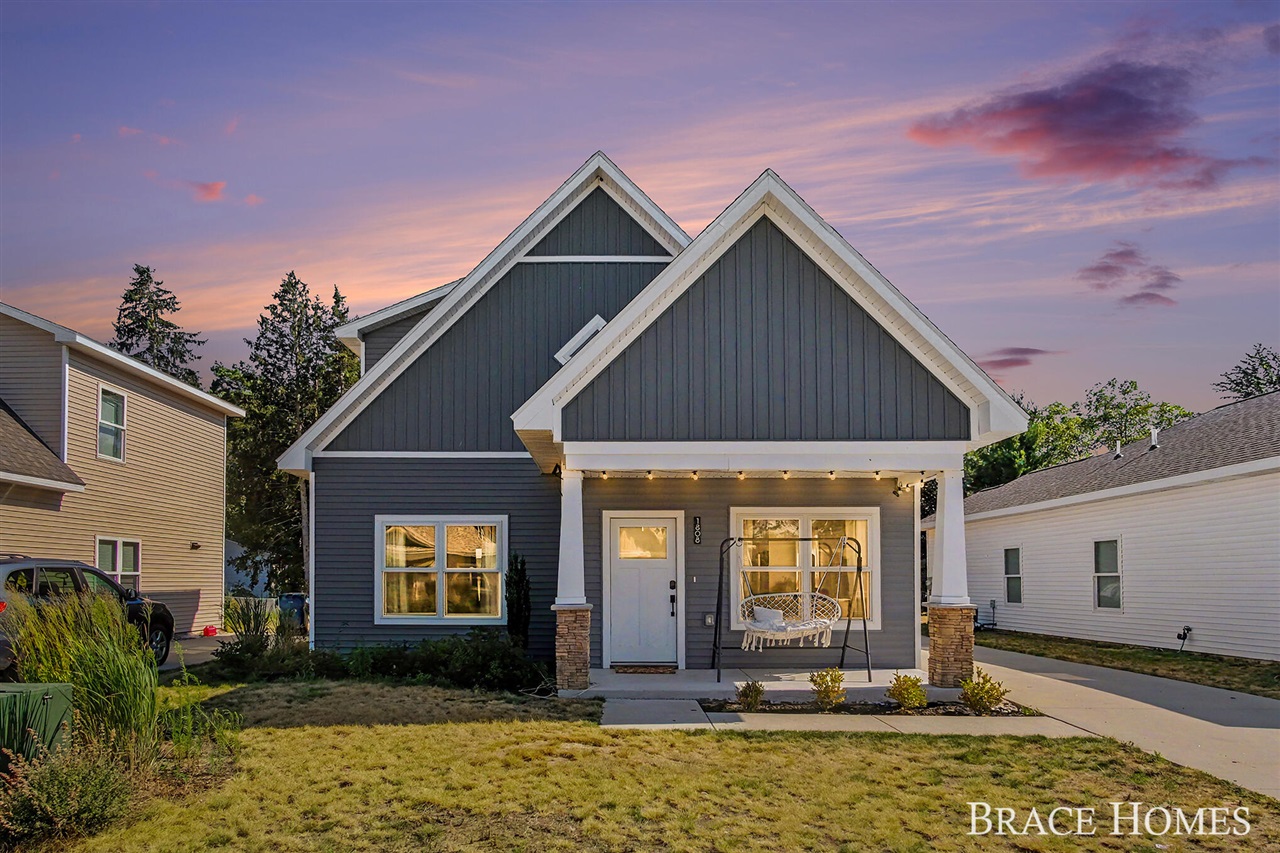 2nd image of 1808 Robinson St, Grand Haven, MI 49417 | MLS# 70549906