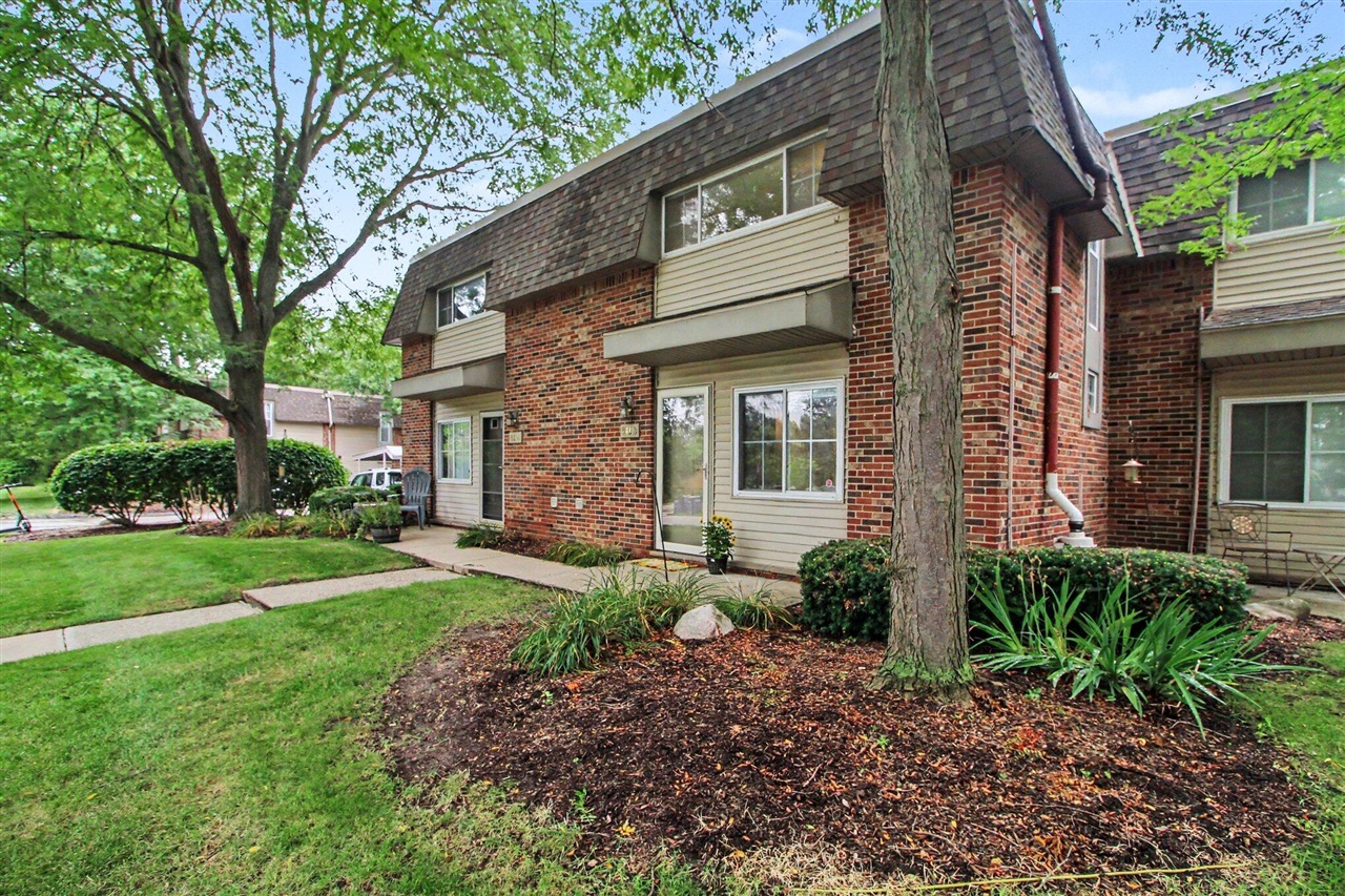 1st image of 541 Long Shore Dr, Ann Arbor, MI 48105 | MLS# 70549913