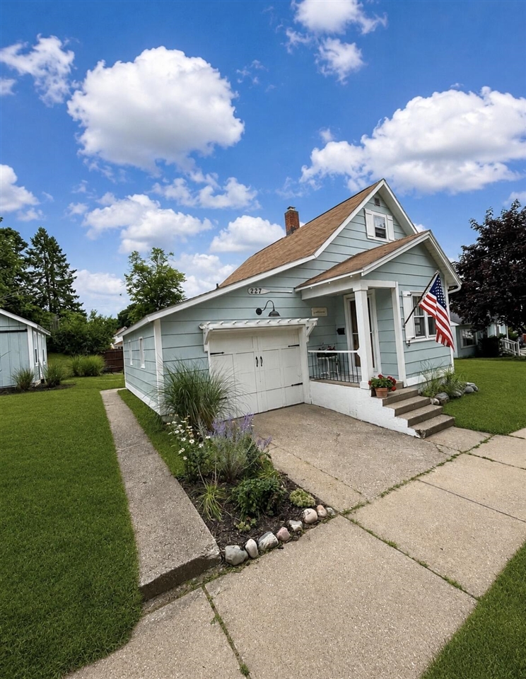 2nd image of 227 Hughes St, Manistee, MI 49660 | MLS# 70549936