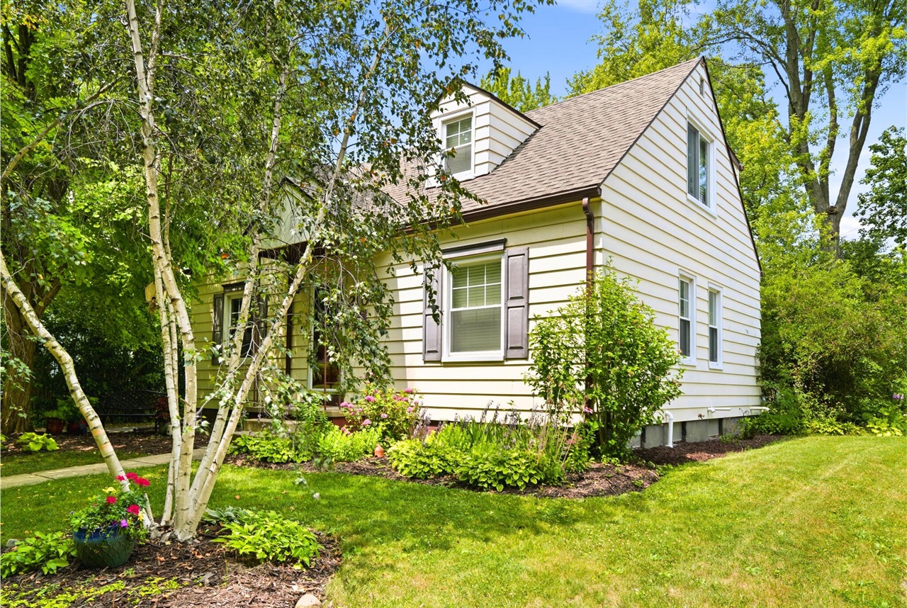 2nd image of 2104 Arborview Blvd, Ann Arbor, MI 48103 | MLS# 70549937