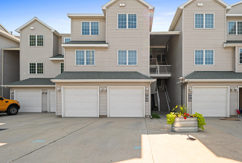 2nd image of 2411 Lake Ave #15, Muskegon, MI 49445 | MLS# 70549942