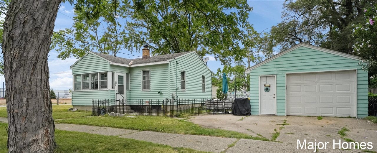 1st image of 3990 Buchanan Ave, Grand Rapids, MI 49548 | MLS# 70549965