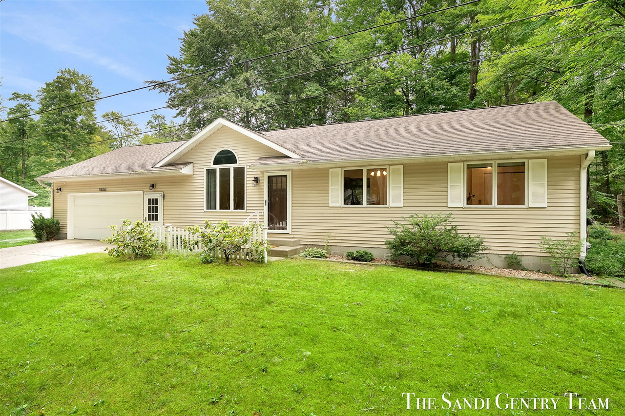 3rd image of 18362 168Th Ave, Spring Lake, MI 49456 | MLS# 70549990