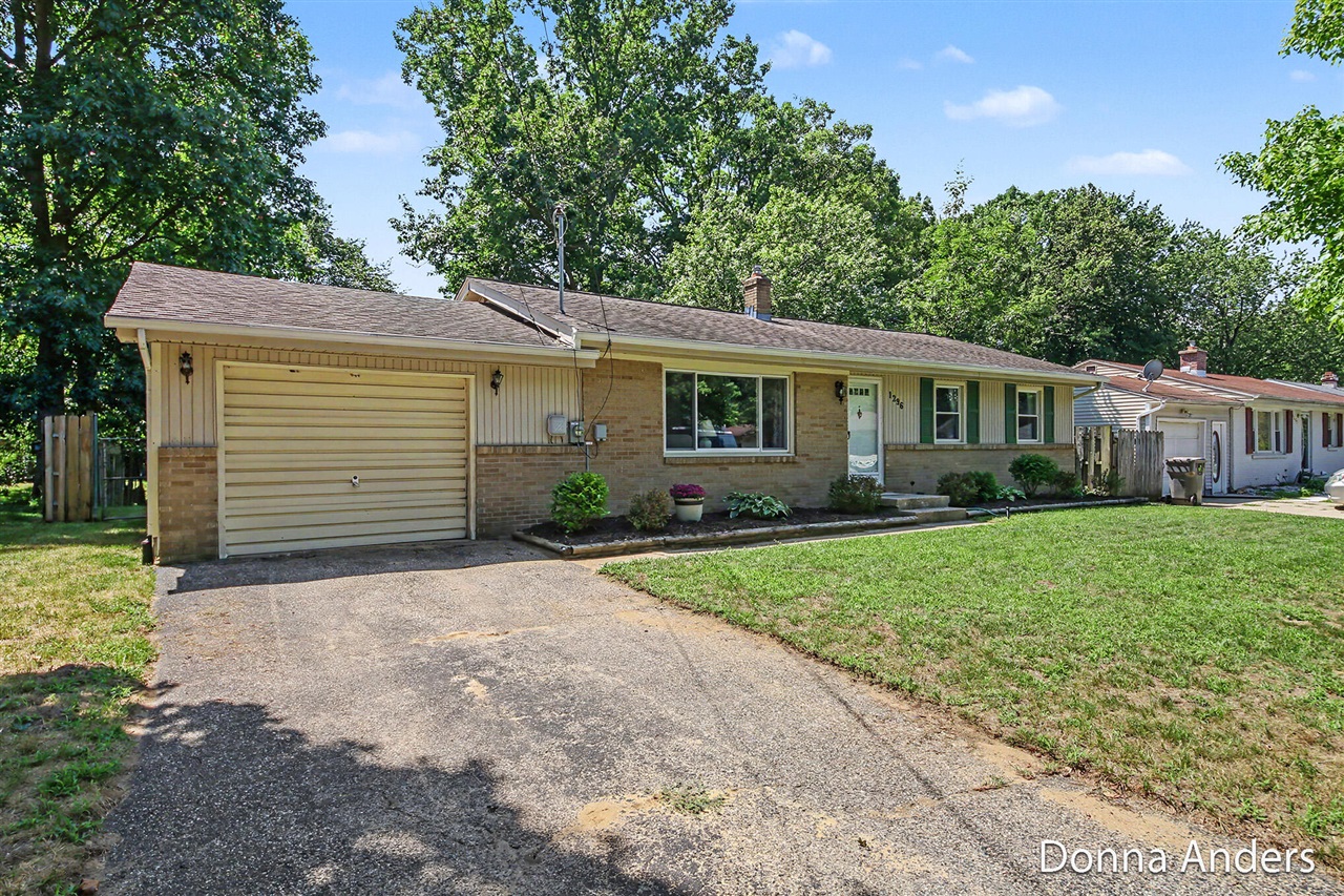 2nd image of 1296 Katrina Dr, Grand Rapids, MI 49508 | MLS# 70549991