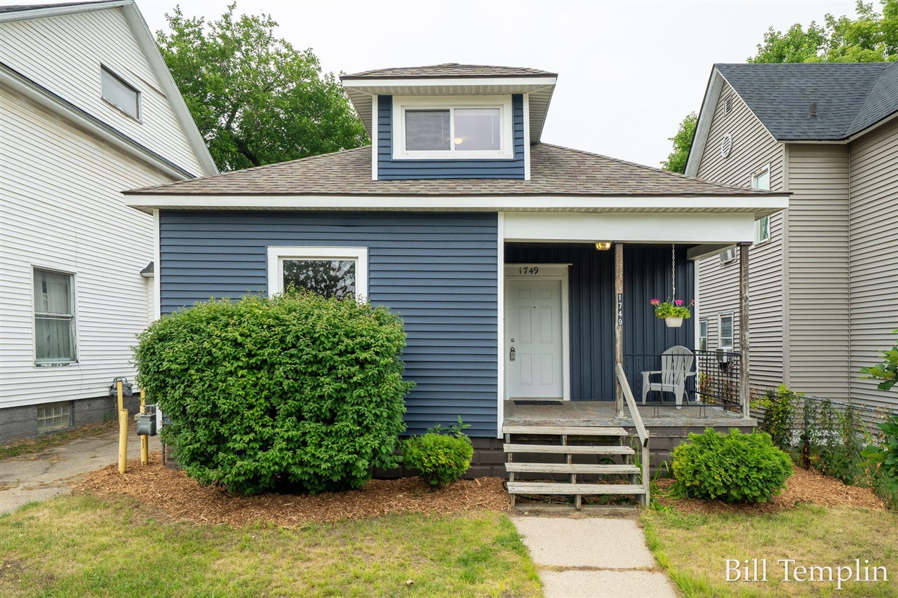 1st image of 1749 Jefferson Ave, Grand Rapids, MI 49507 | MLS# 70549994