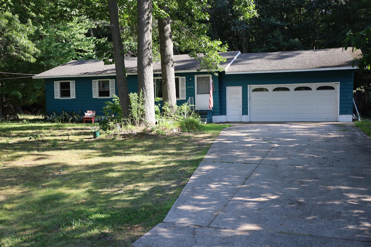 1st image of 16154 Gary Ave, Grand Haven, MI 49417 | MLS# 70550031