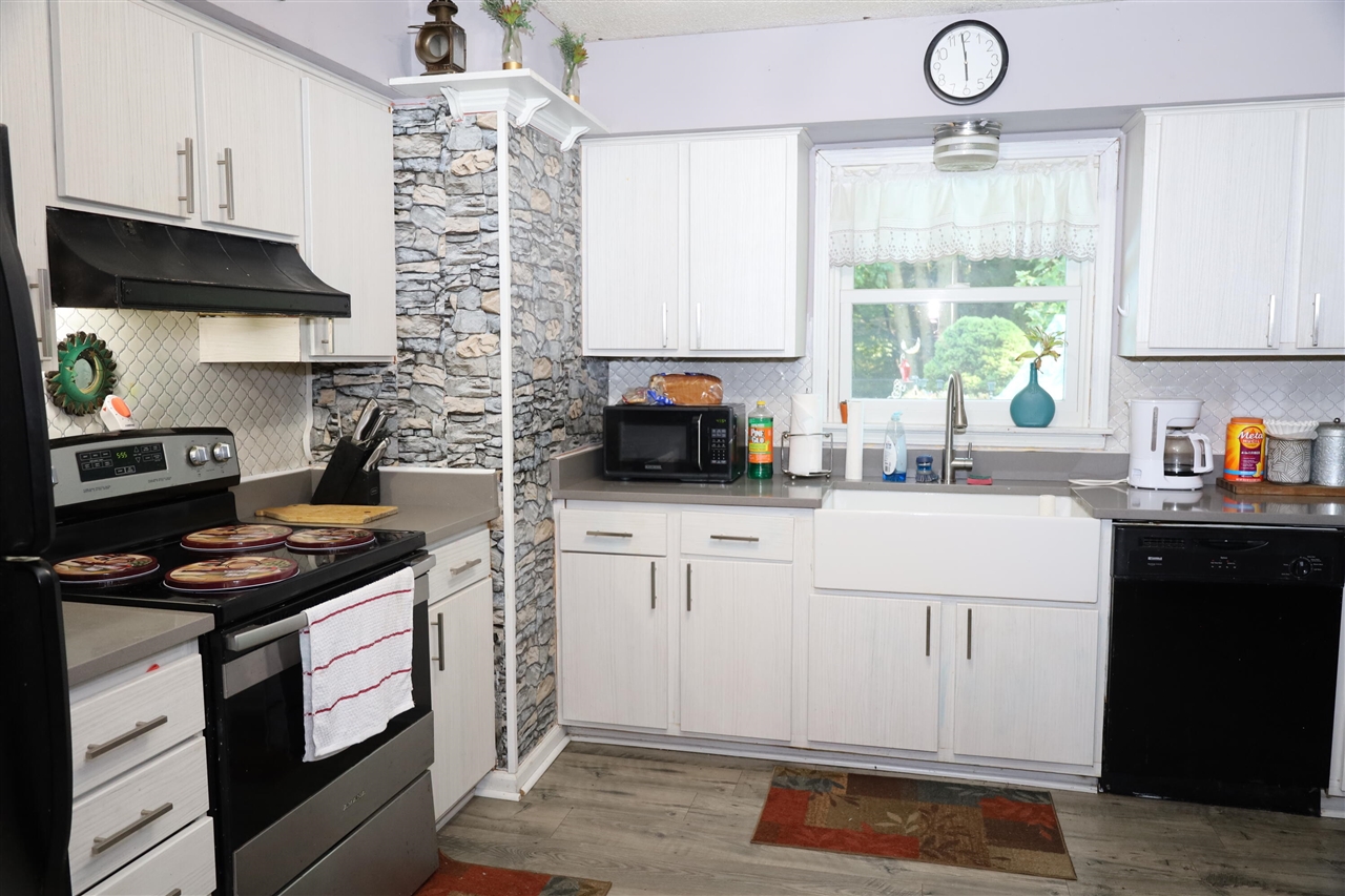3rd image of 16154 Gary Ave, Grand Haven, MI 49417 | MLS# 70550031
