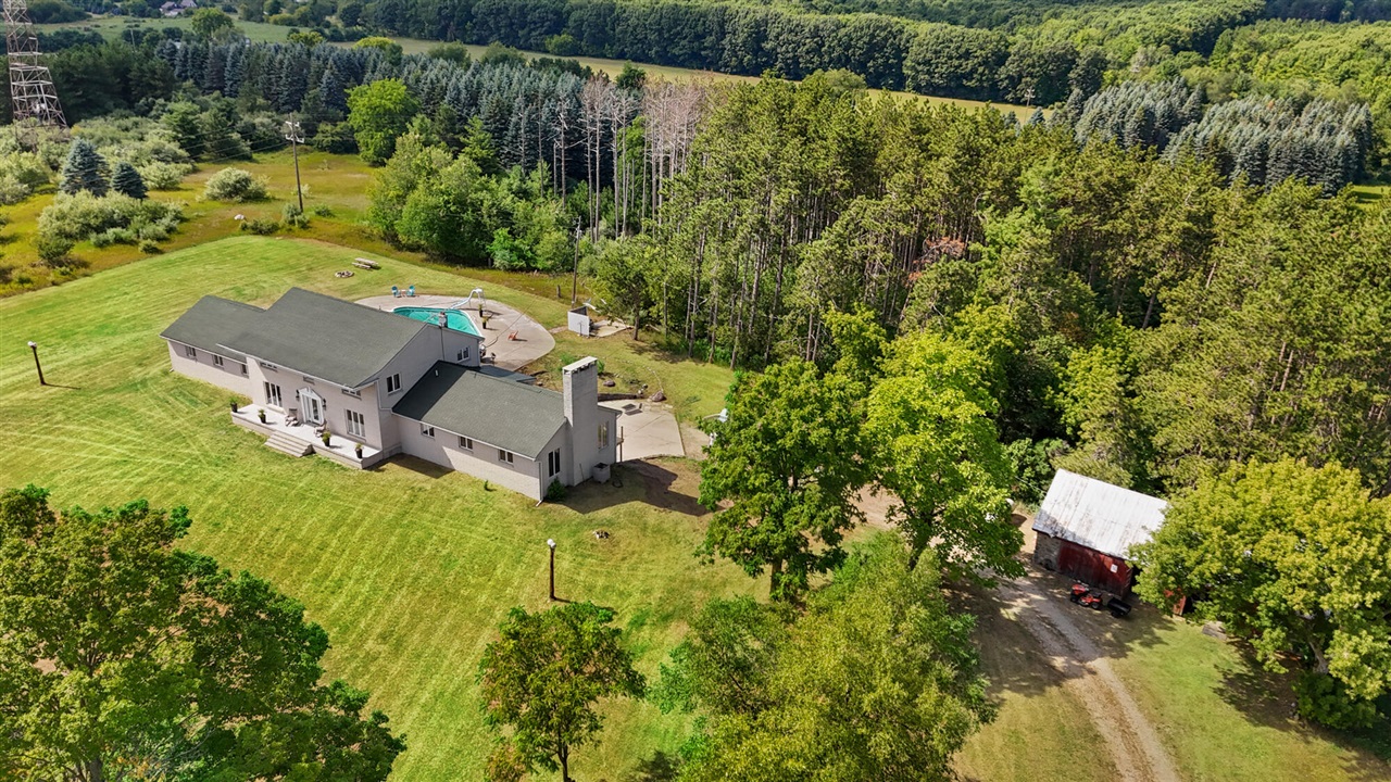 2nd image of 4500 W W Howard City Edmore, Six Lakes, MI 48886 | MLS# 70550034