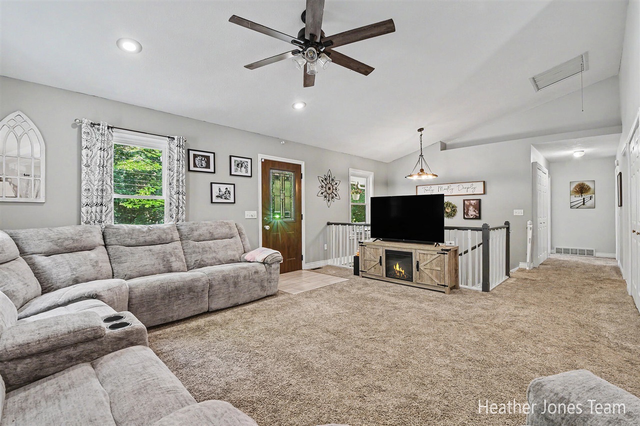 4th image of 6936 Schmeid Rd, Lakeview, MI 48850 | MLS# 70550054