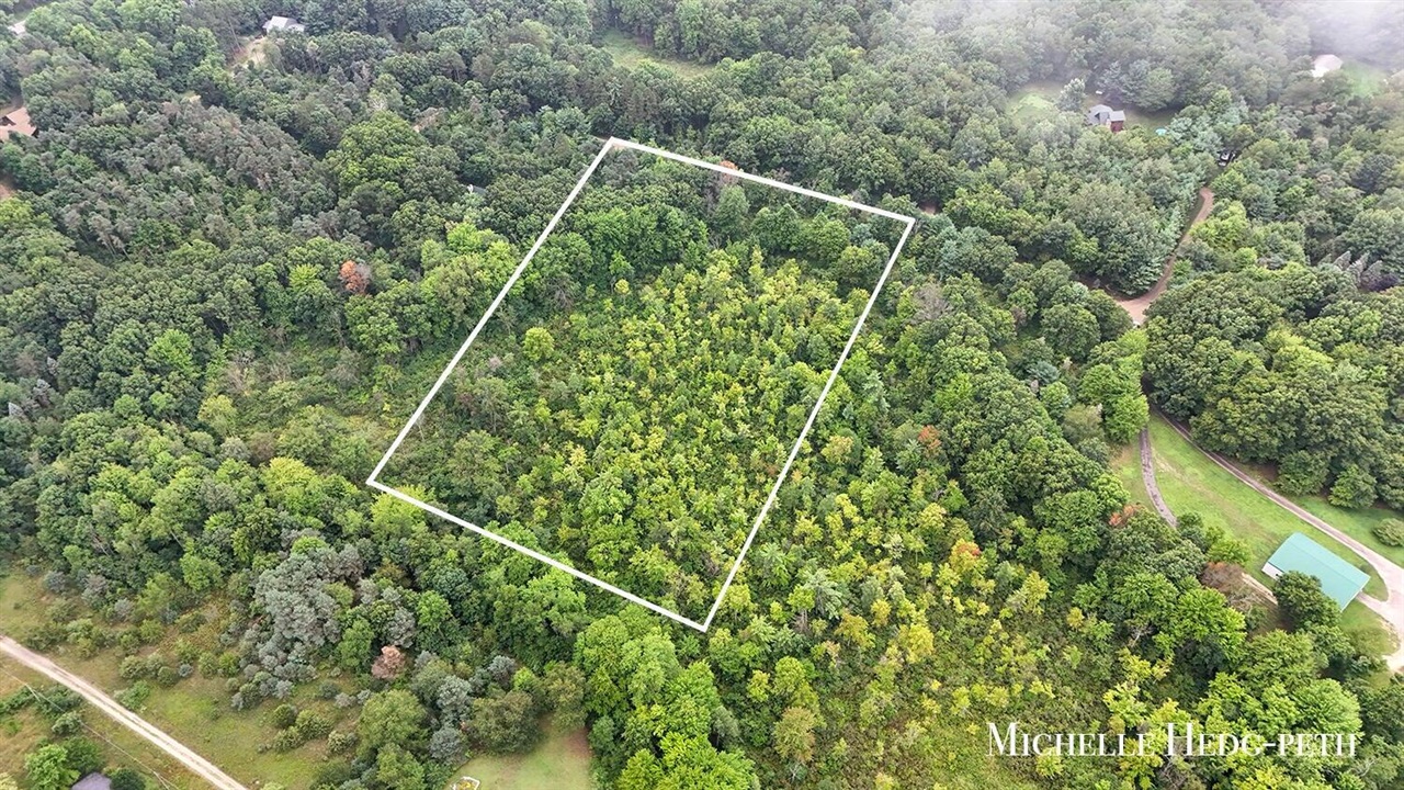 3rd image of Spruce Hollow Dr, Middleville, MI 49333 | MLS# 70550058