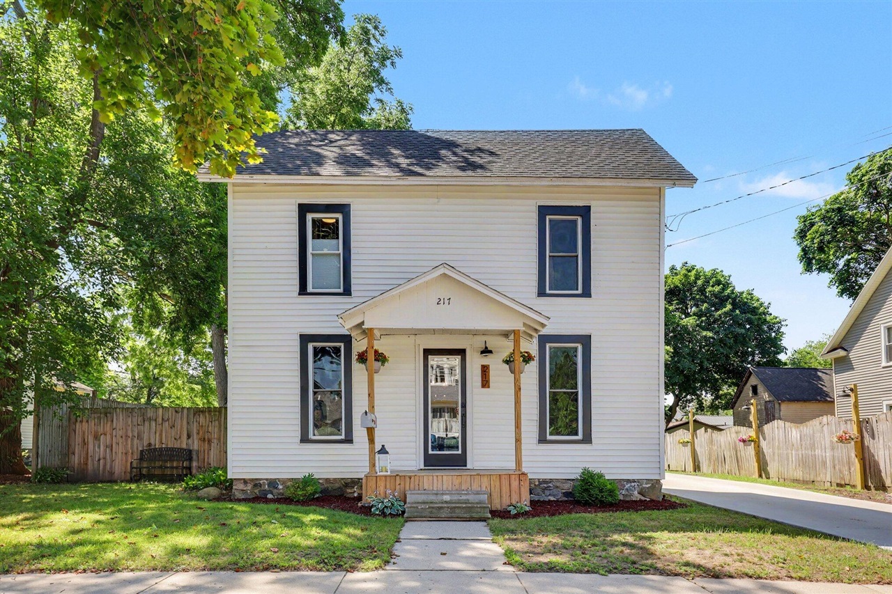 2nd image of 217 E Liberty St, Belding, MI 48809 | MLS# 70550062