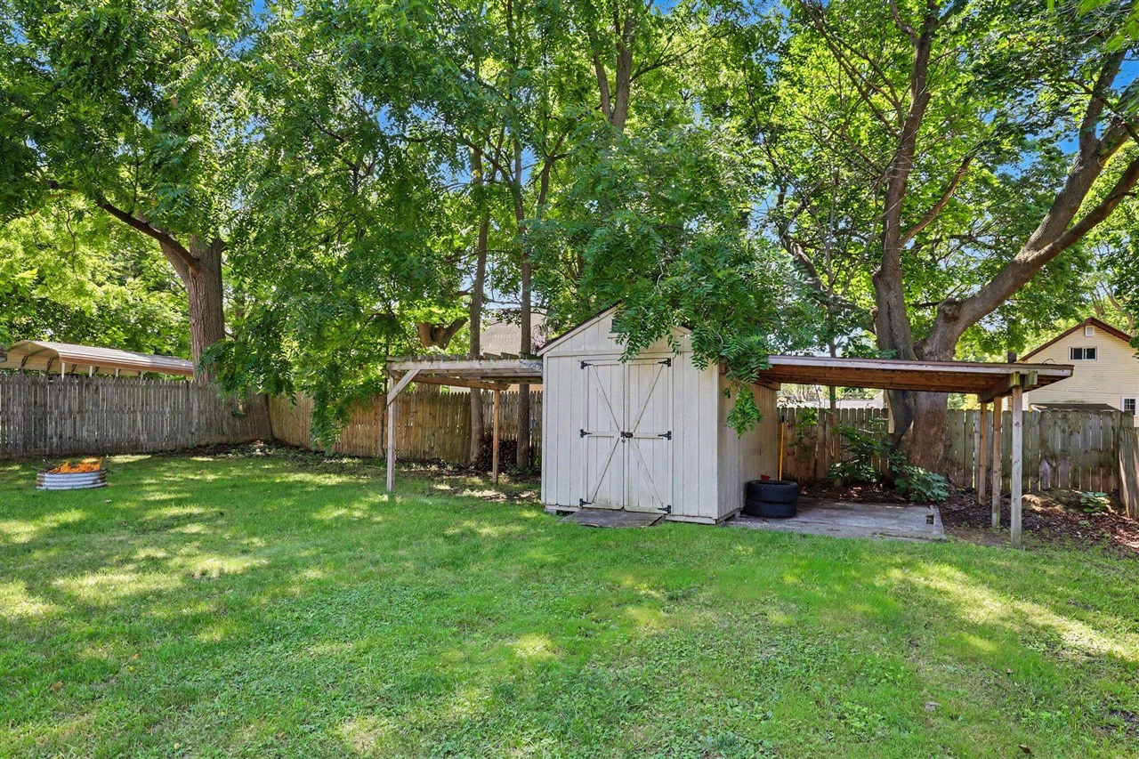28th image of 217 E Liberty St, Belding, MI 48809 | MLS# 70550062