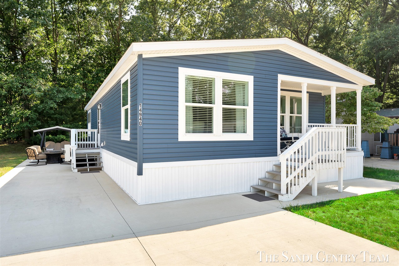 3rd image of 14940 Saint Lawrence Dr, Spring Lake, MI 49456 | MLS# 70550063