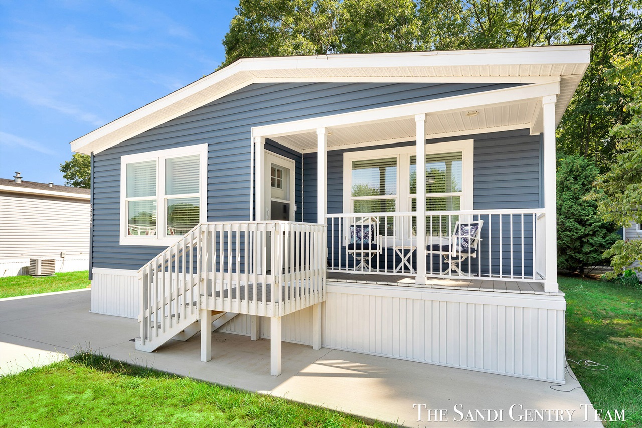 4th image of 14940 Saint Lawrence Dr, Spring Lake, MI 49456 | MLS# 70550063