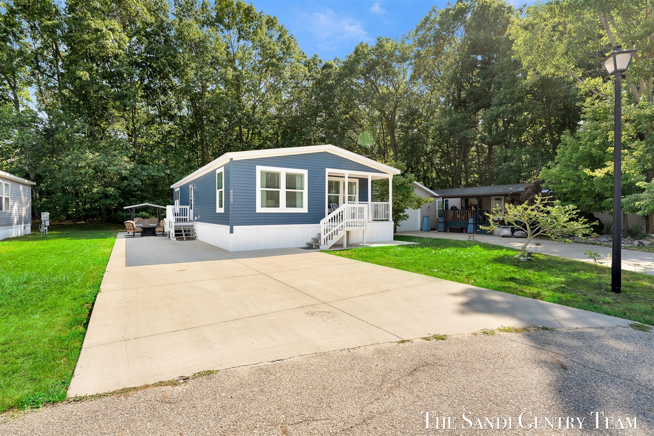 5th image of 14940 Saint Lawrence Dr, Spring Lake, MI 49456 | MLS# 70550063