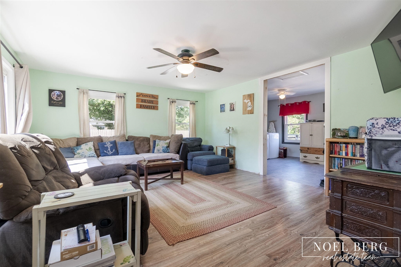 5th image of 1104 S Drent Rd, Muskegon, MI 49442 | MLS# 70550067