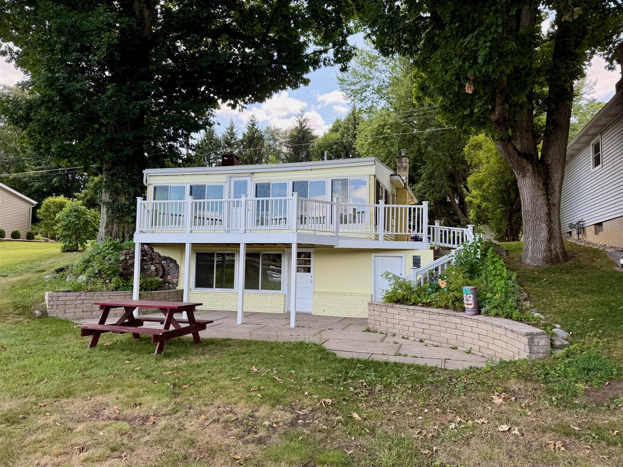 2nd image of 8980 Loveless Dr, Rockford, MI 49341 | MLS# 70550068