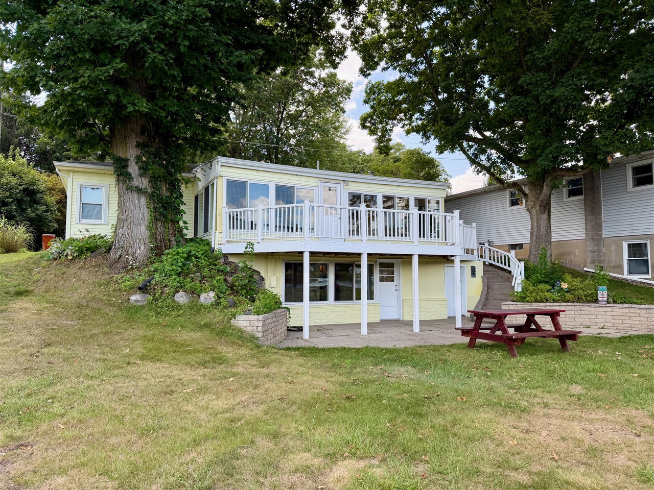 3rd image of 8980 Loveless Dr, Rockford, MI 49341 | MLS# 70550068