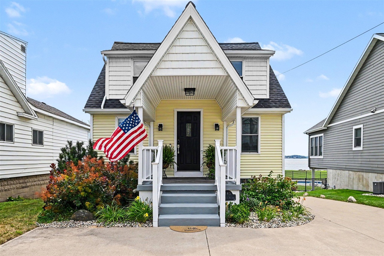 1st image of 345 Ruddiman Dr, Muskegon, MI 49445 | MLS# 70550097