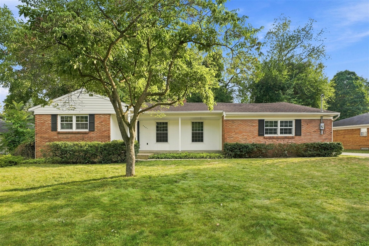 3rd image of 3501 Newcastle Dr, Grand Rapids, MI 49508 | MLS# 70550099