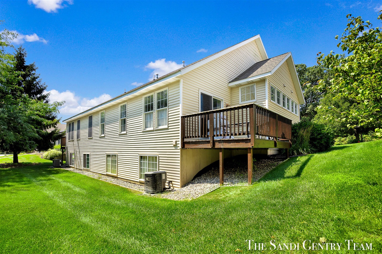 2nd image of 17644 Dustin Dr #16, Spring Lake, MI 49456 | MLS# 70550112