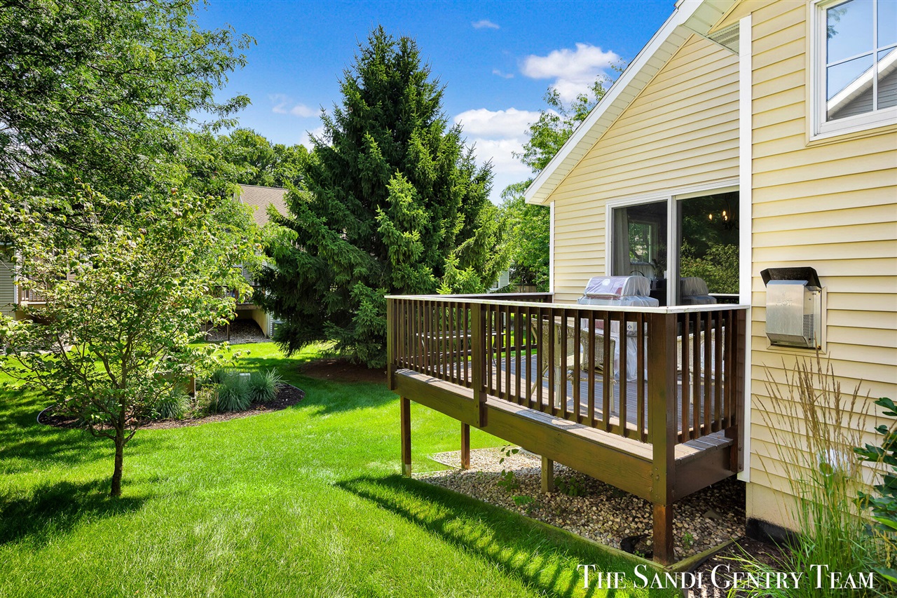 3rd image of 17644 Dustin Dr #16, Spring Lake, MI 49456 | MLS# 70550112