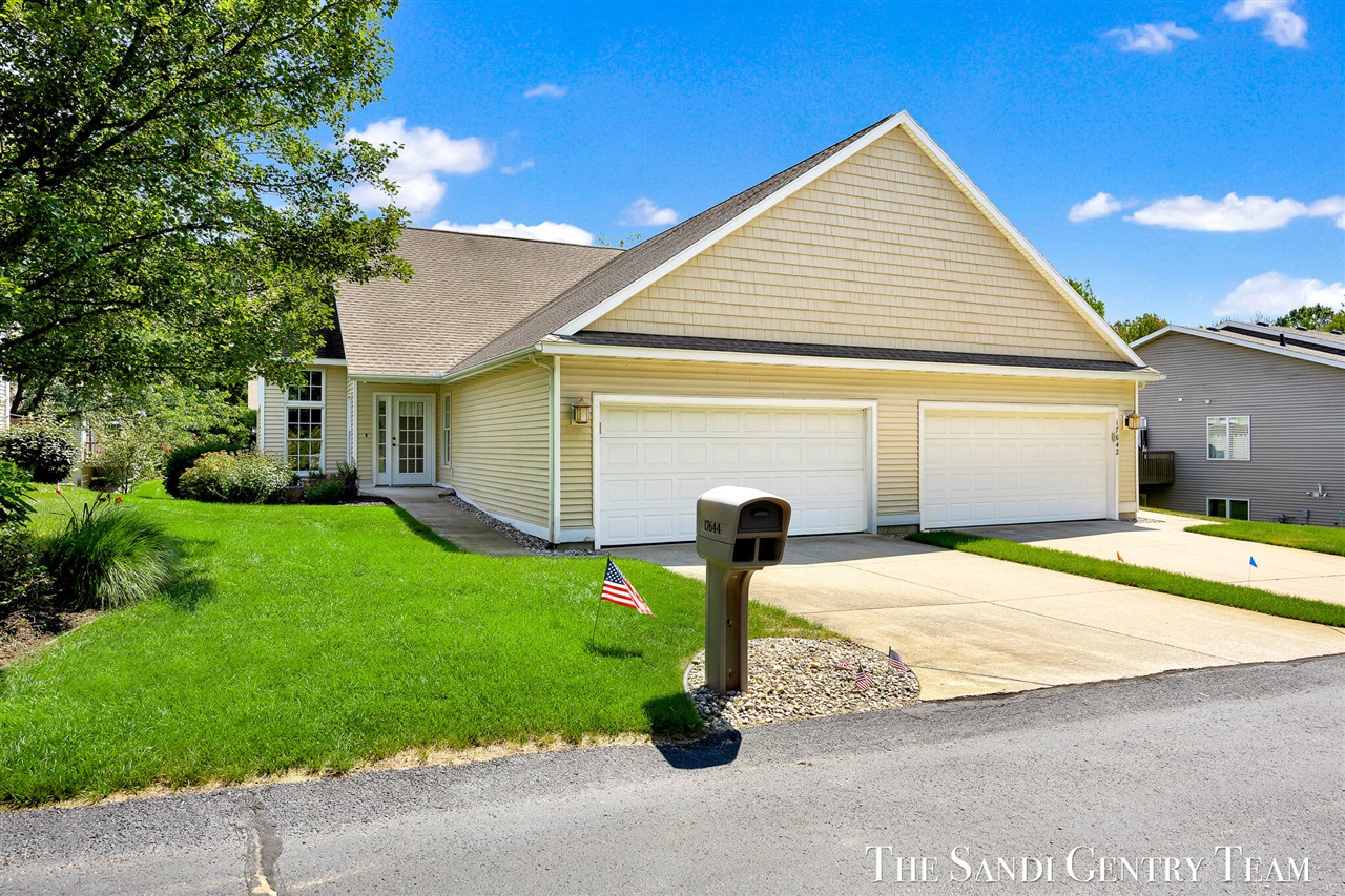 4th image of 17644 Dustin Dr #16, Spring Lake, MI 49456 | MLS# 70550112