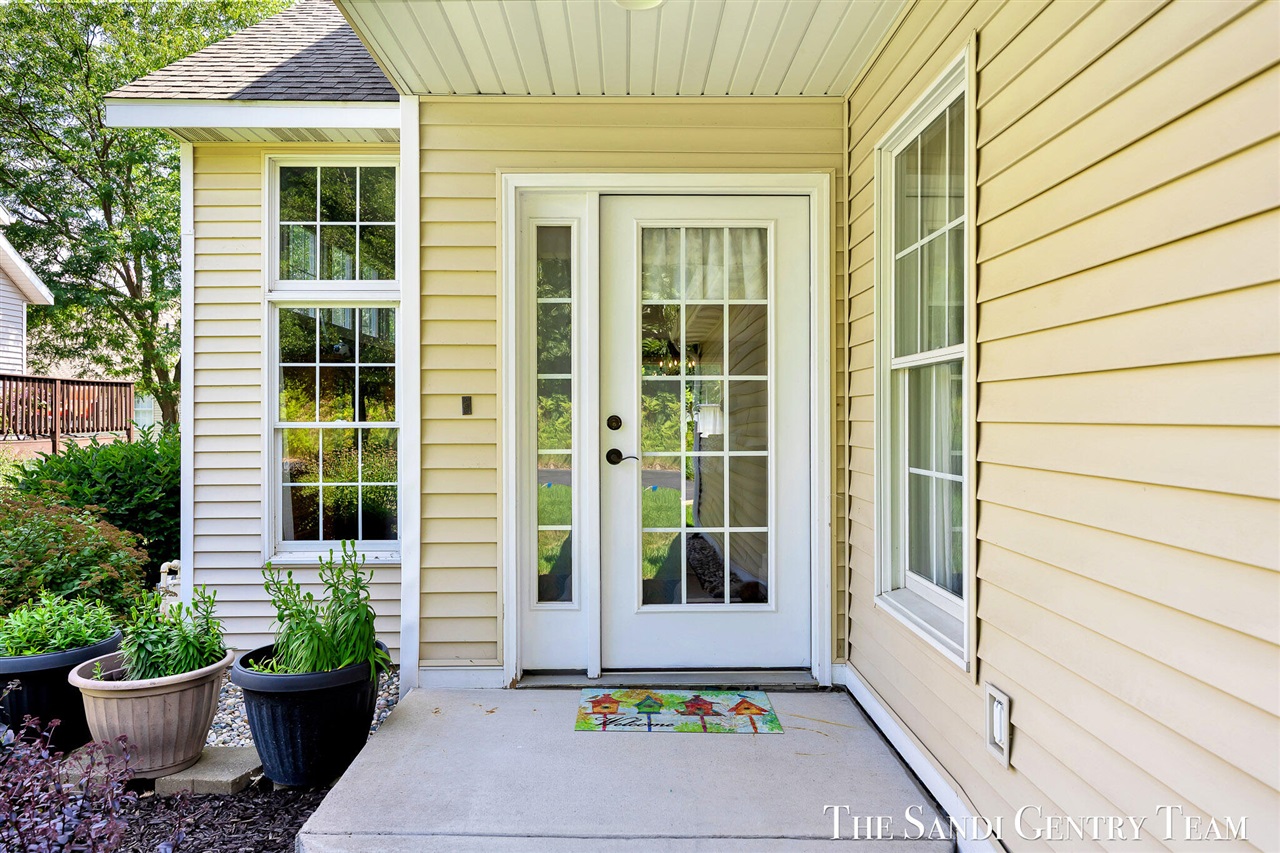 5th image of 17644 Dustin Dr #16, Spring Lake, MI 49456 | MLS# 70550112