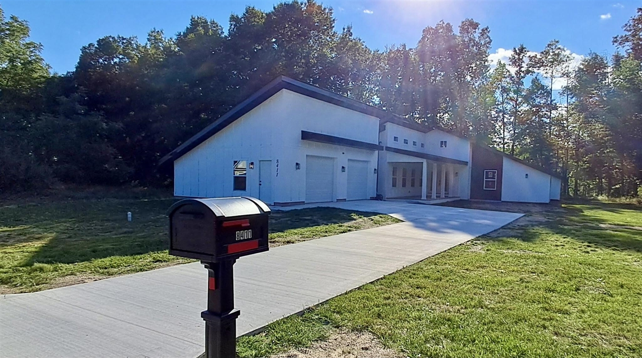 Photo 2 of Single family home for sale at 8411 Peninsula Dr, Stanwood, MI 49346 | MLS# 70550128 | Listing updated on 2026-09-14