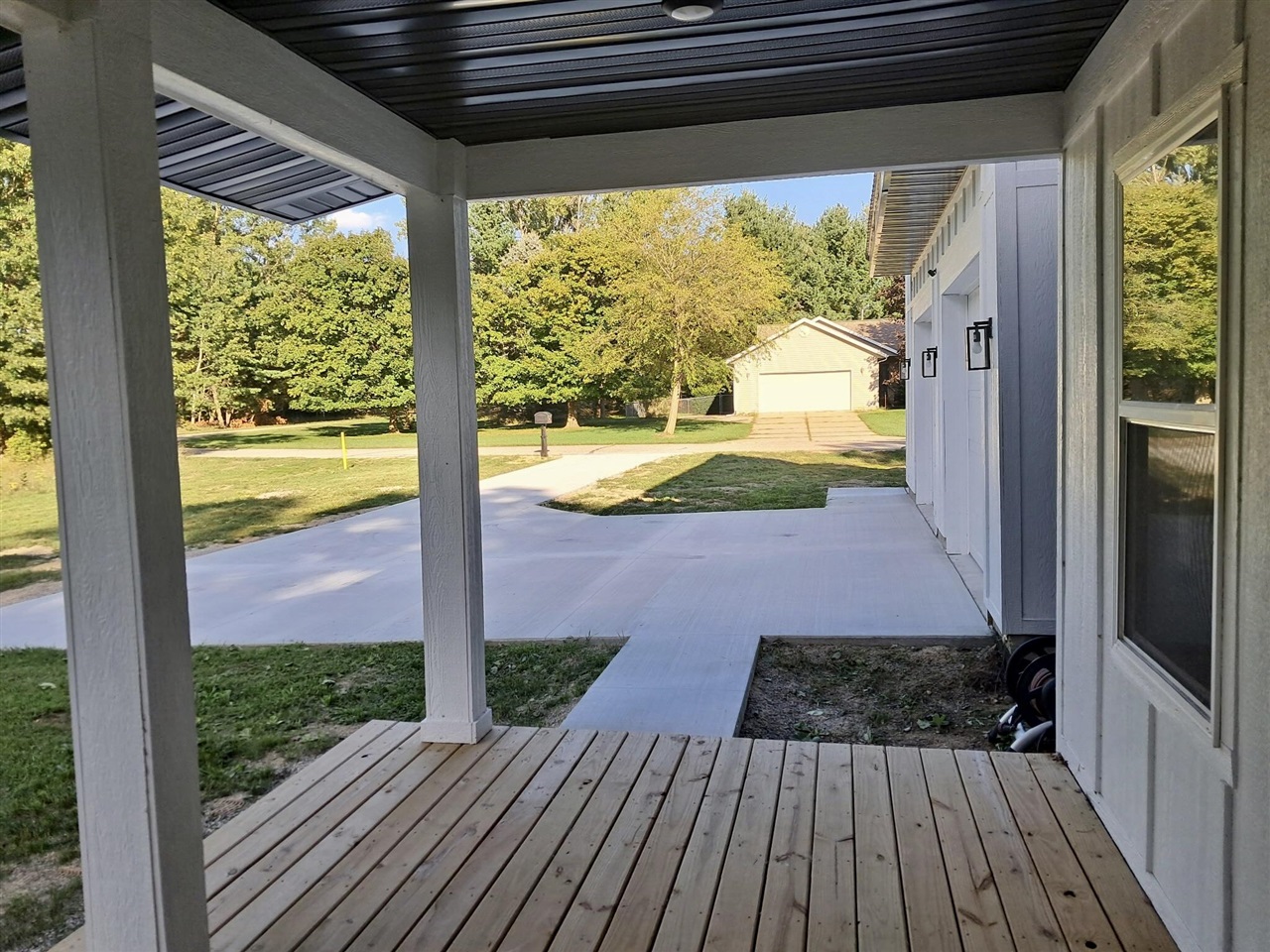Photo 3 of Single family home for sale at 8411 Peninsula Dr, Stanwood, MI 49346 | MLS# 70550128 | Listing updated on 2026-09-14