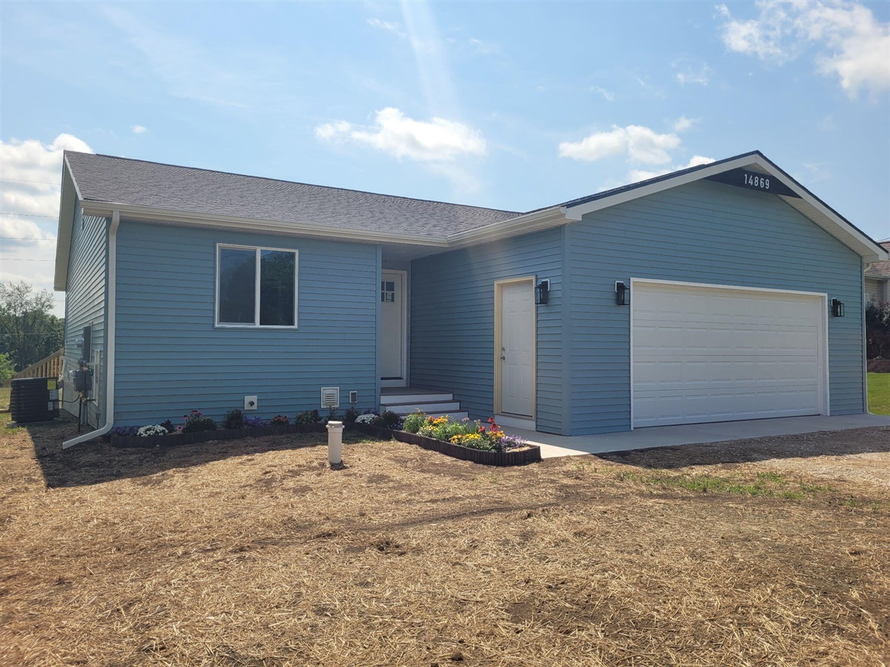 Photo 2 of Single family home for sale at 14869 Hilltop Dr, Cement City, MI 49233 | MLS# 70550130 | Listing updated on 2026-09-01