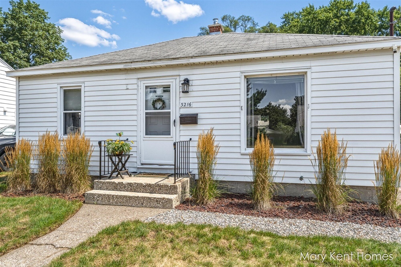 4th image of 3216 Sw Hillcroft Ave, Grand Rapids, MI 49548 | MLS# 70550132