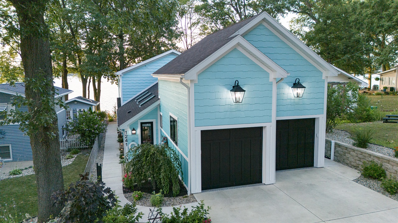 1st image of 1241 Lakeview Dr, Portage, MI 49002 | MLS# 70550146