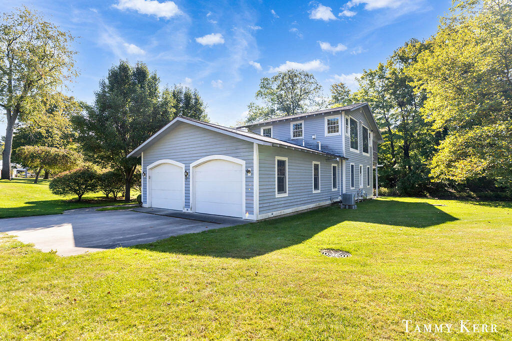 2nd image of 844 Holland St, Saugatuck, MI 49453 | MLS# 70550148