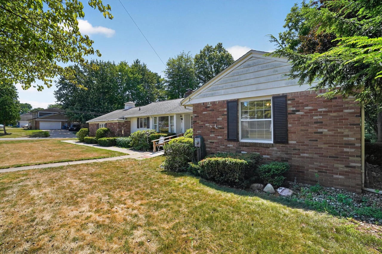 2nd image of 372 S Hills Dr, Battle Creek, MI 49015 | MLS# 70550164