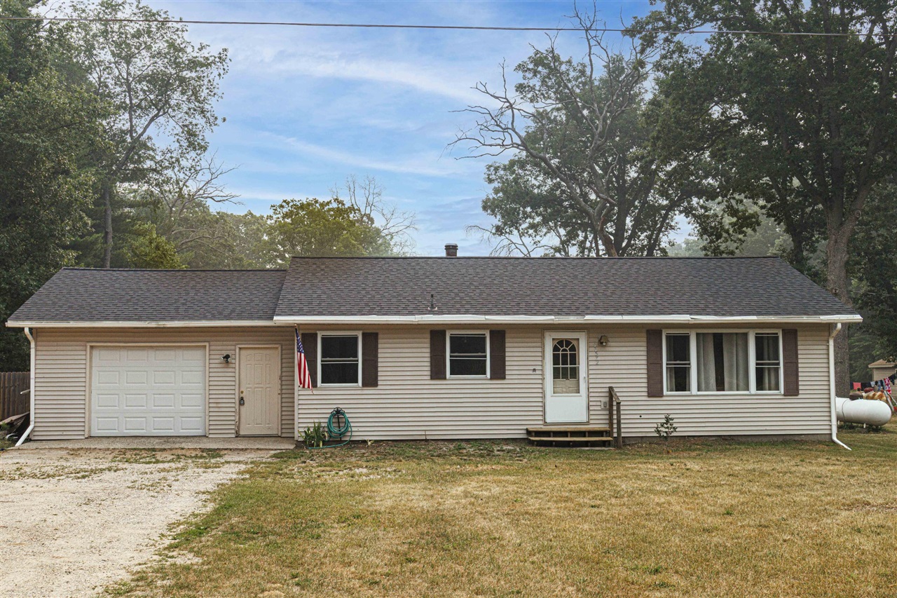 1st image of 11572 N Bingham Ave, Bitely, MI 49309 | MLS# 70550198