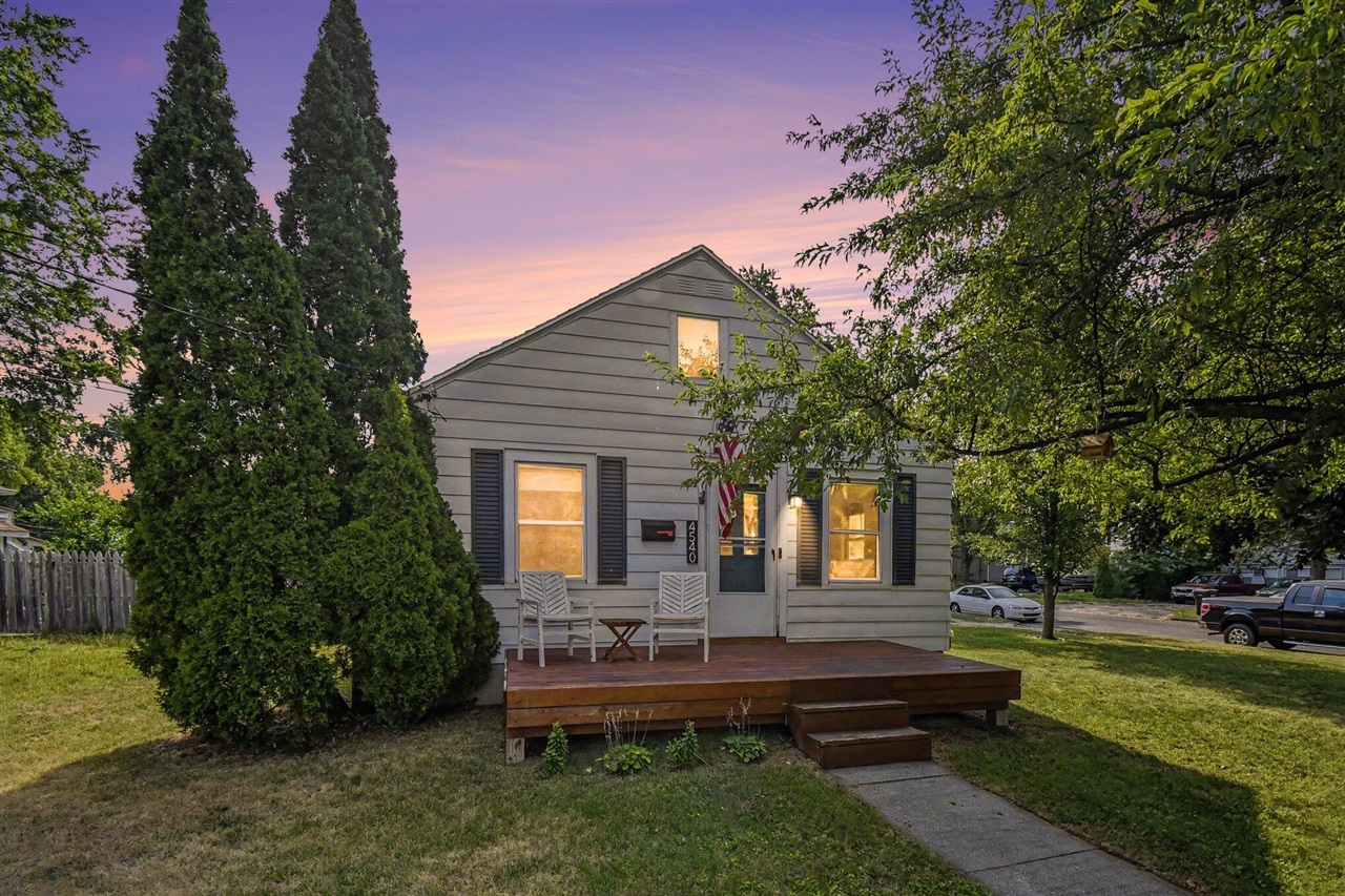 1st image of 4540 Hyde Park Ave, Grand Rapids, MI 49548 | MLS# 70550211