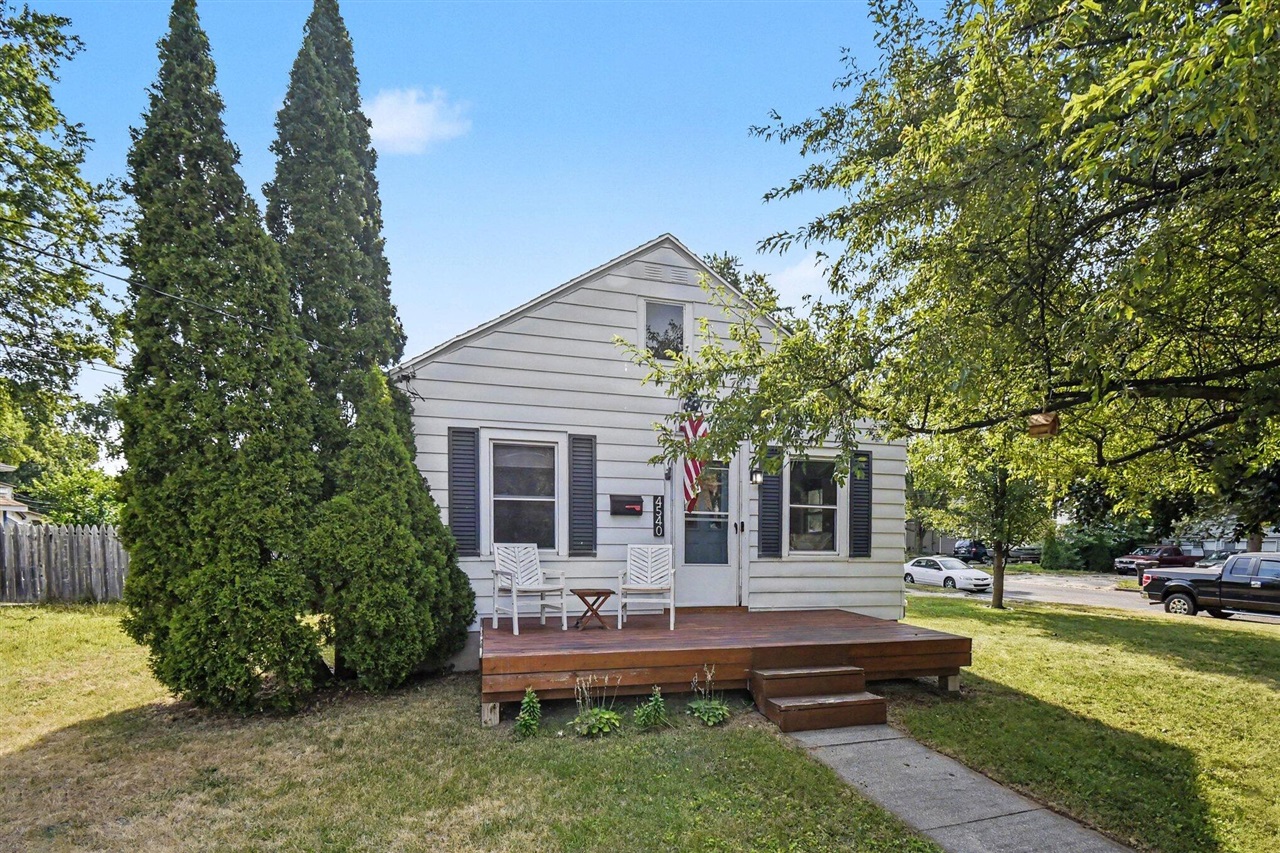2nd image of 4540 Hyde Park Ave, Grand Rapids, MI 49548 | MLS# 70550211