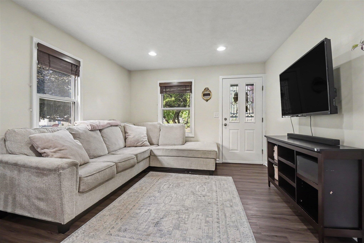 3rd image of 4540 Hyde Park Ave, Grand Rapids, MI 49548 | MLS# 70550211