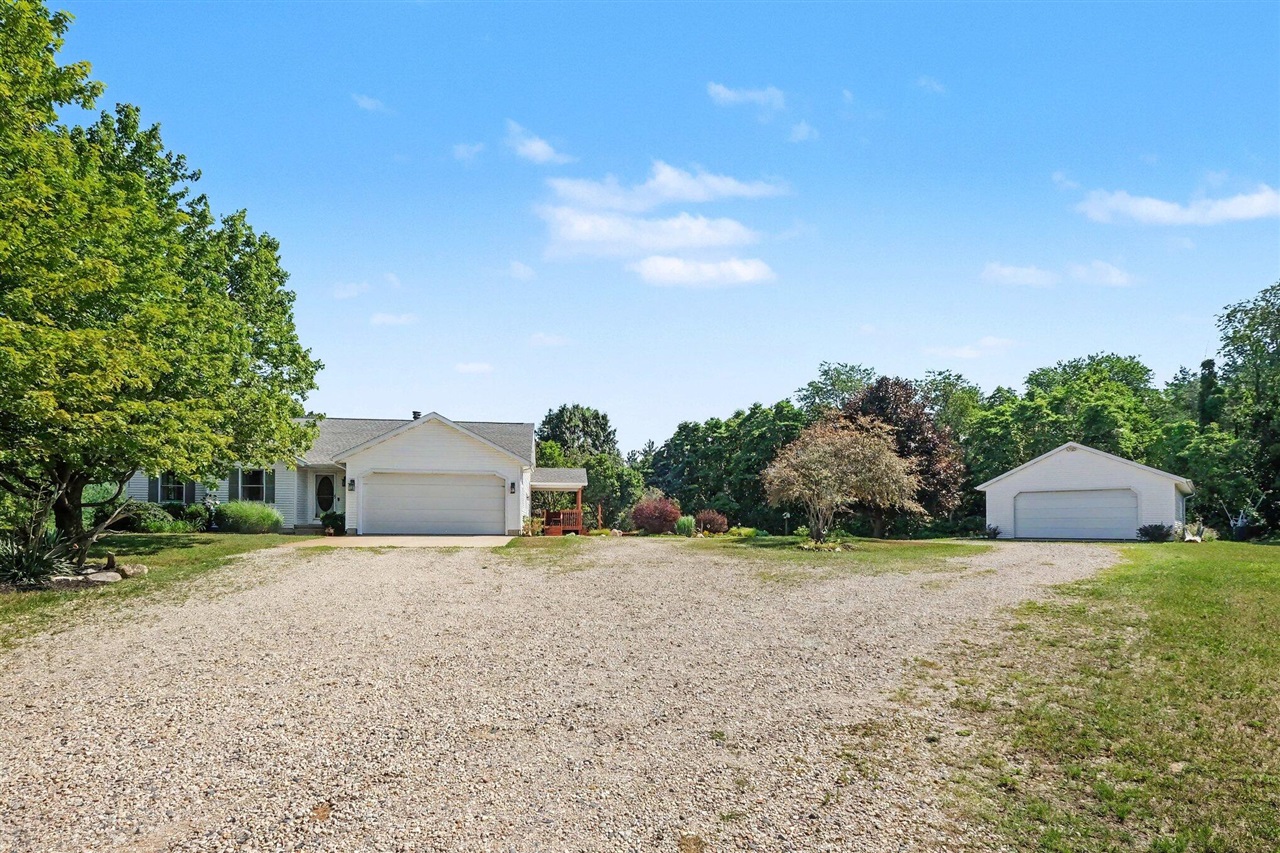 3rd image of 15150 Hanna Ave, Cedar Springs, MI 49319 | MLS# 70550219